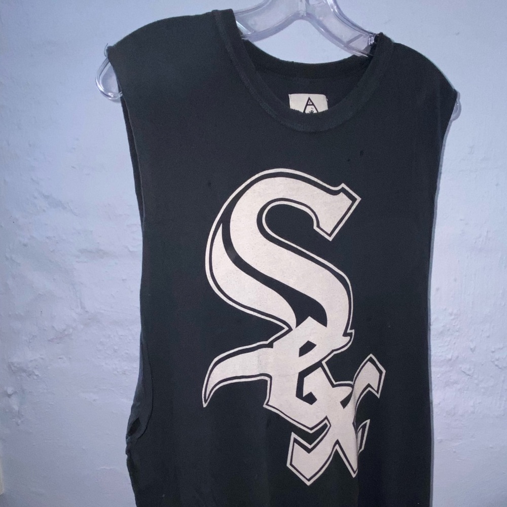 UNIF “SEX” SLEEVELESS TANK .